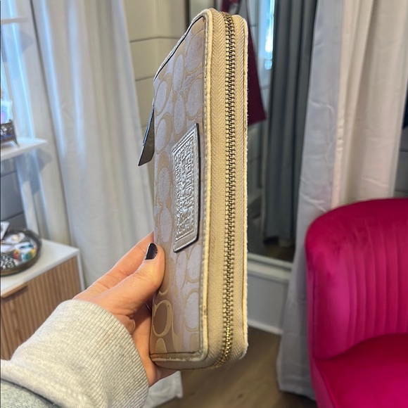 Coach Poppy Zippy Wallet Gold - Picture 4 of 10